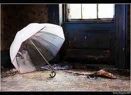 se considera de mala suerte abrir una sombrilla dentro de una habitacion